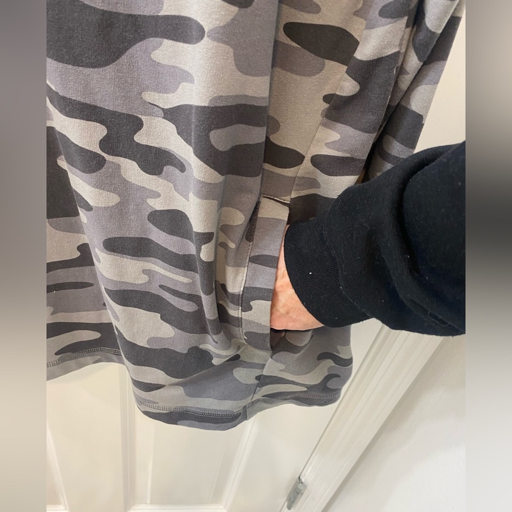 POCKETS! Yay! Gray camo athletic pullover
